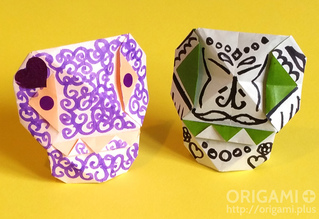 Des têtes de mort en origami à colorier et décorer